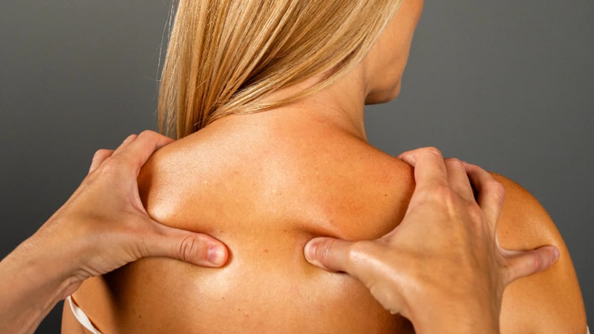 shoulder-blades.webp